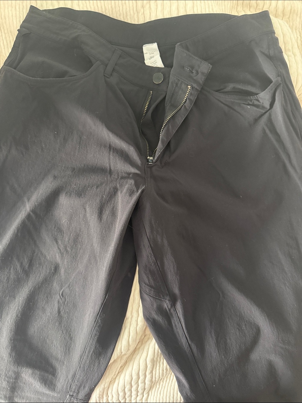 ALO Yoga Men's Black Stretch Chinos